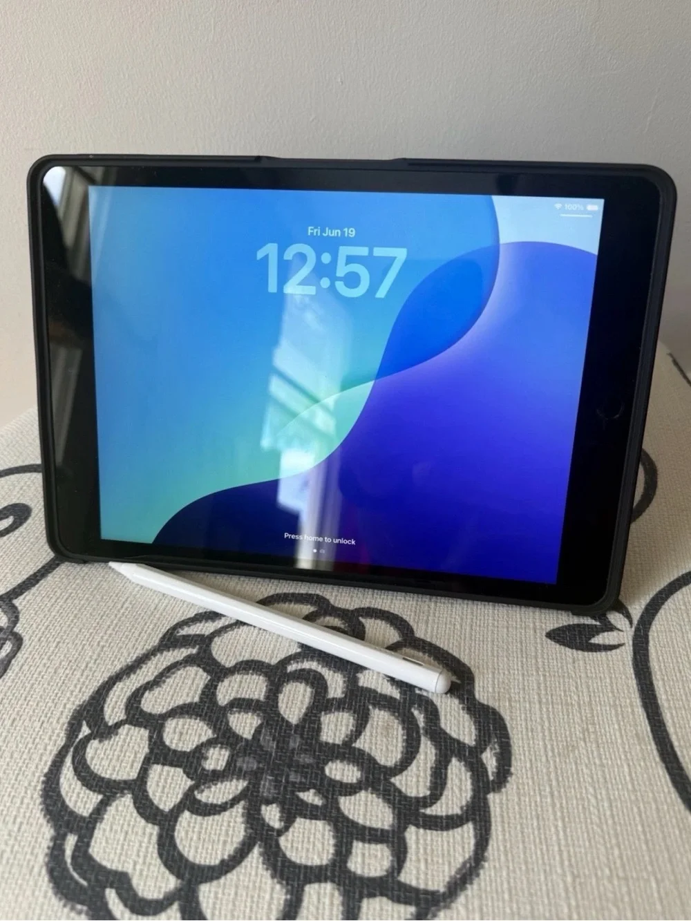 Apple iPad 9th Gen 64GB WiFi + ZUGU Case + iPad Pen Bundle